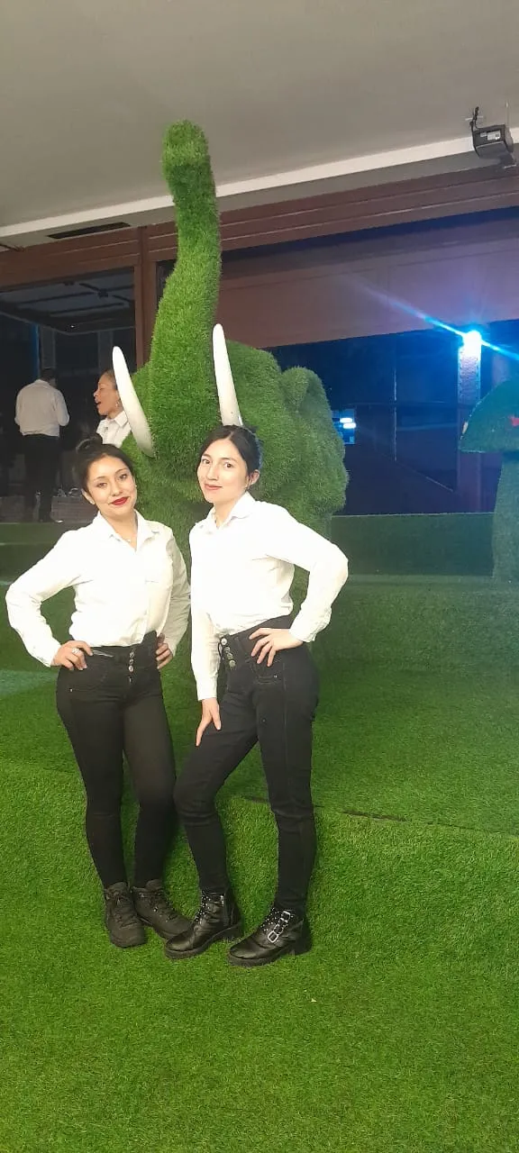 Costo de meseros para eventos corporativos en Colombia con servicio profesional de ORS Eventos - ORS Eventos
