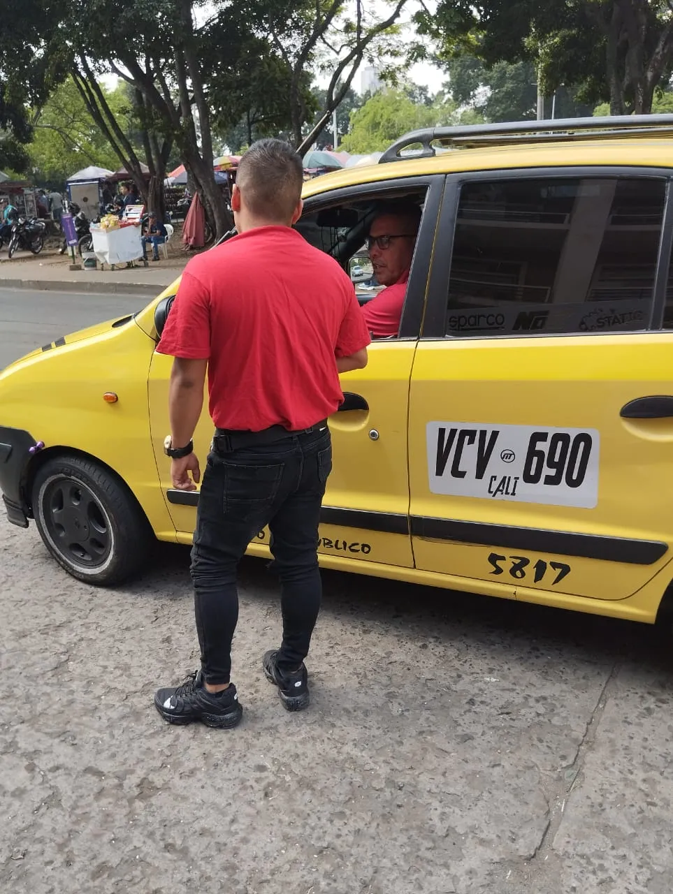 Volanteo y entrega de volantes profesional en Bogotá con personal uniformado de ORS Eventos - ORS Eventos