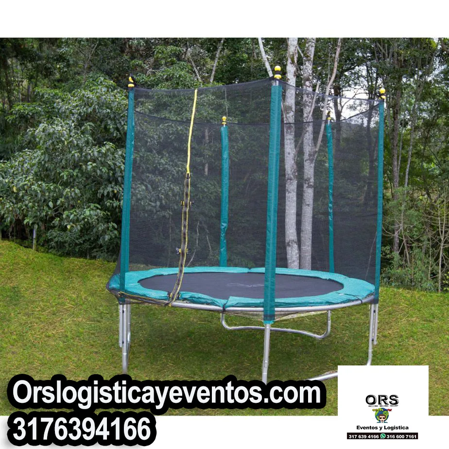 Obsequios para niños en una fiesta infantil variados y coloridos sobre una mesa - ORS Eventos